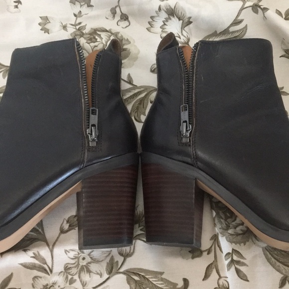 Ladies Gap (zip heeled) Leather Booties⭐️ - Picture 5 of 5